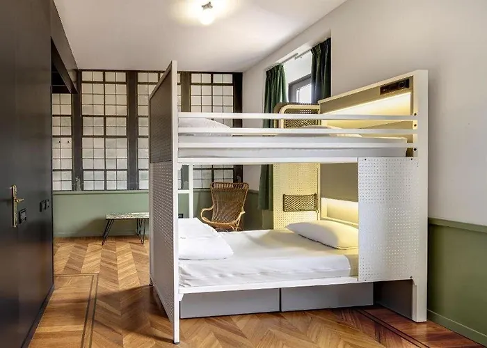 ジェネレーター ホステル