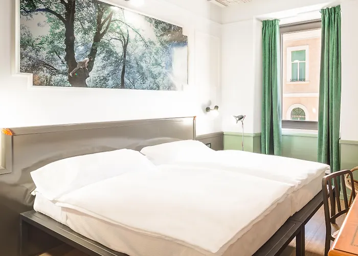 罗马基纳雷特旅舍 *