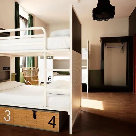 Auberge de jeunesse Generator *